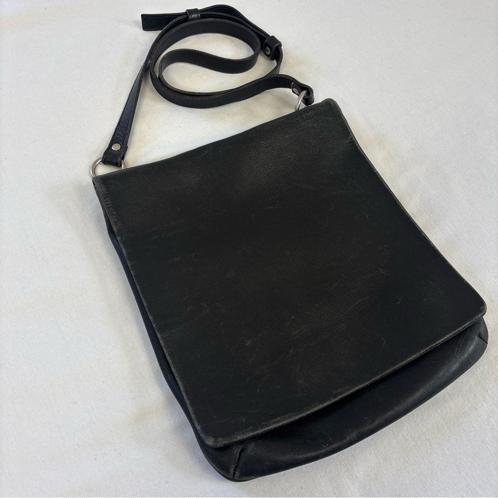 Vintage Y2K Coach 9458 Black Leather Chelsea Slim Messenger Crossbody Bag